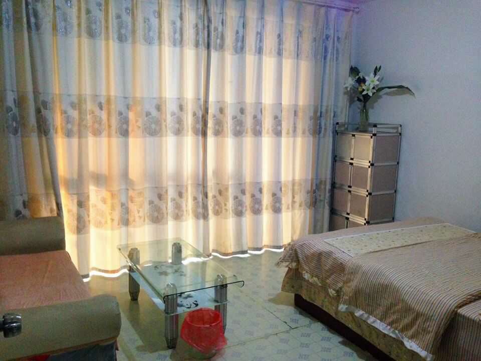 主卧大床房