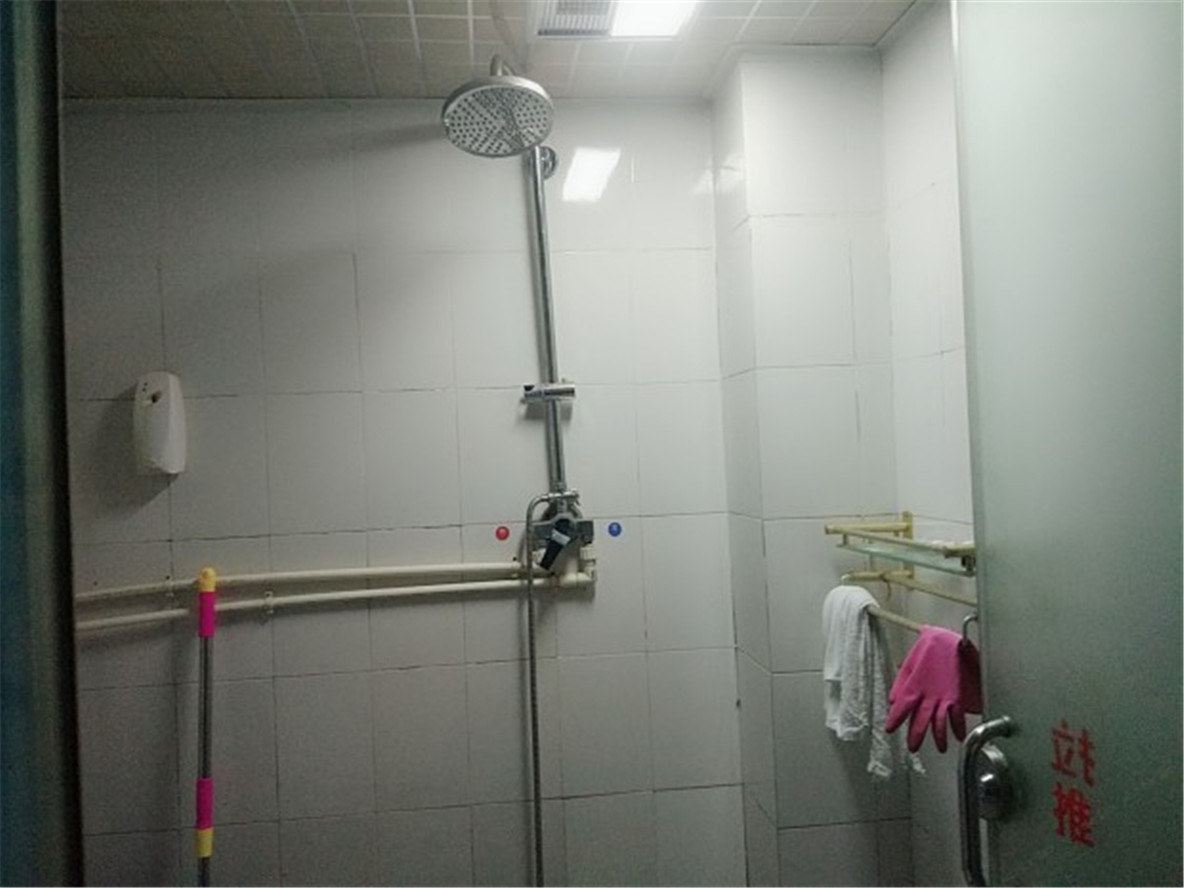 工业风四室三厅套房