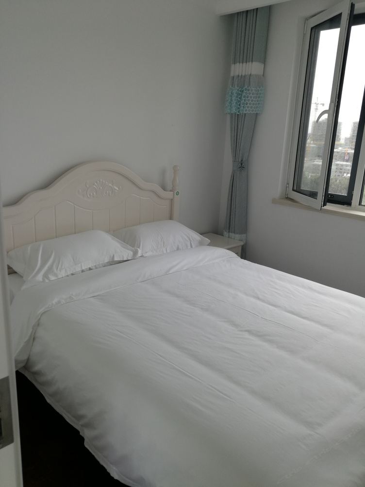 精致阳台三室二厅套房