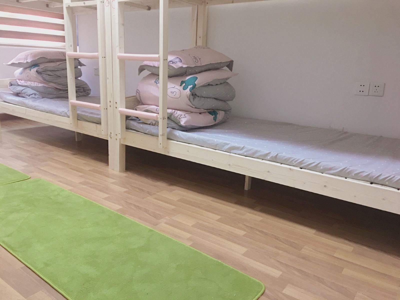 松木记忆海绵床位房