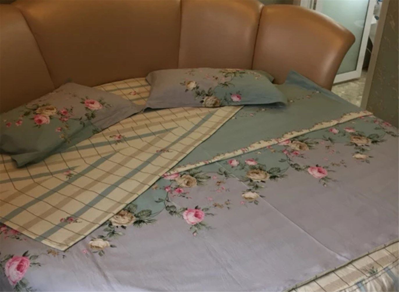 圆床房