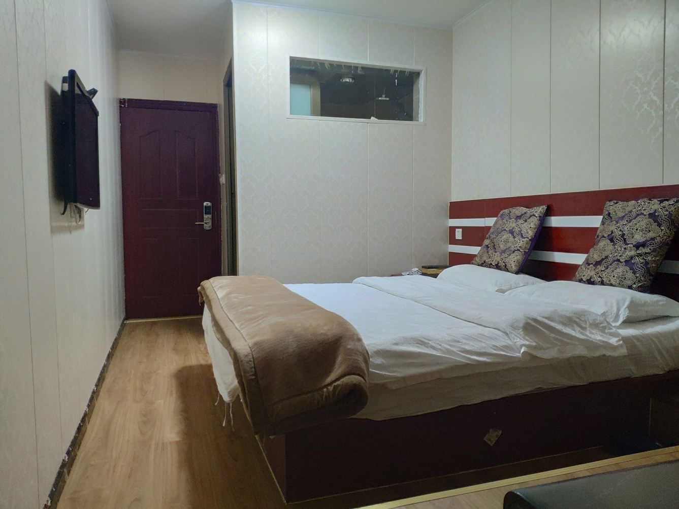 舒适精装一室大床房