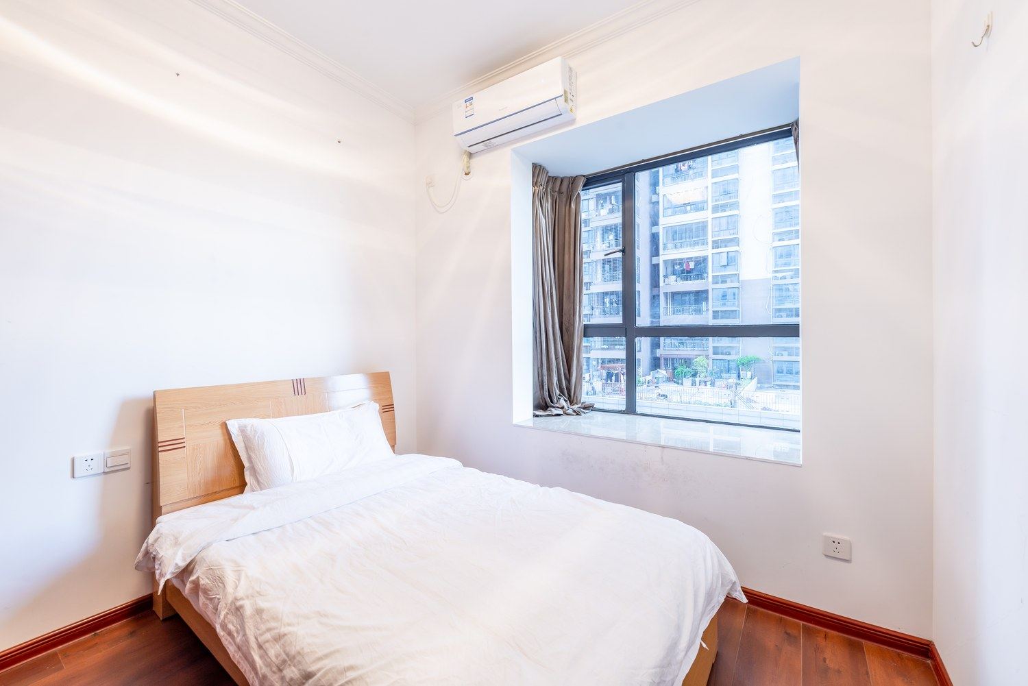 温馨三室二厅套房