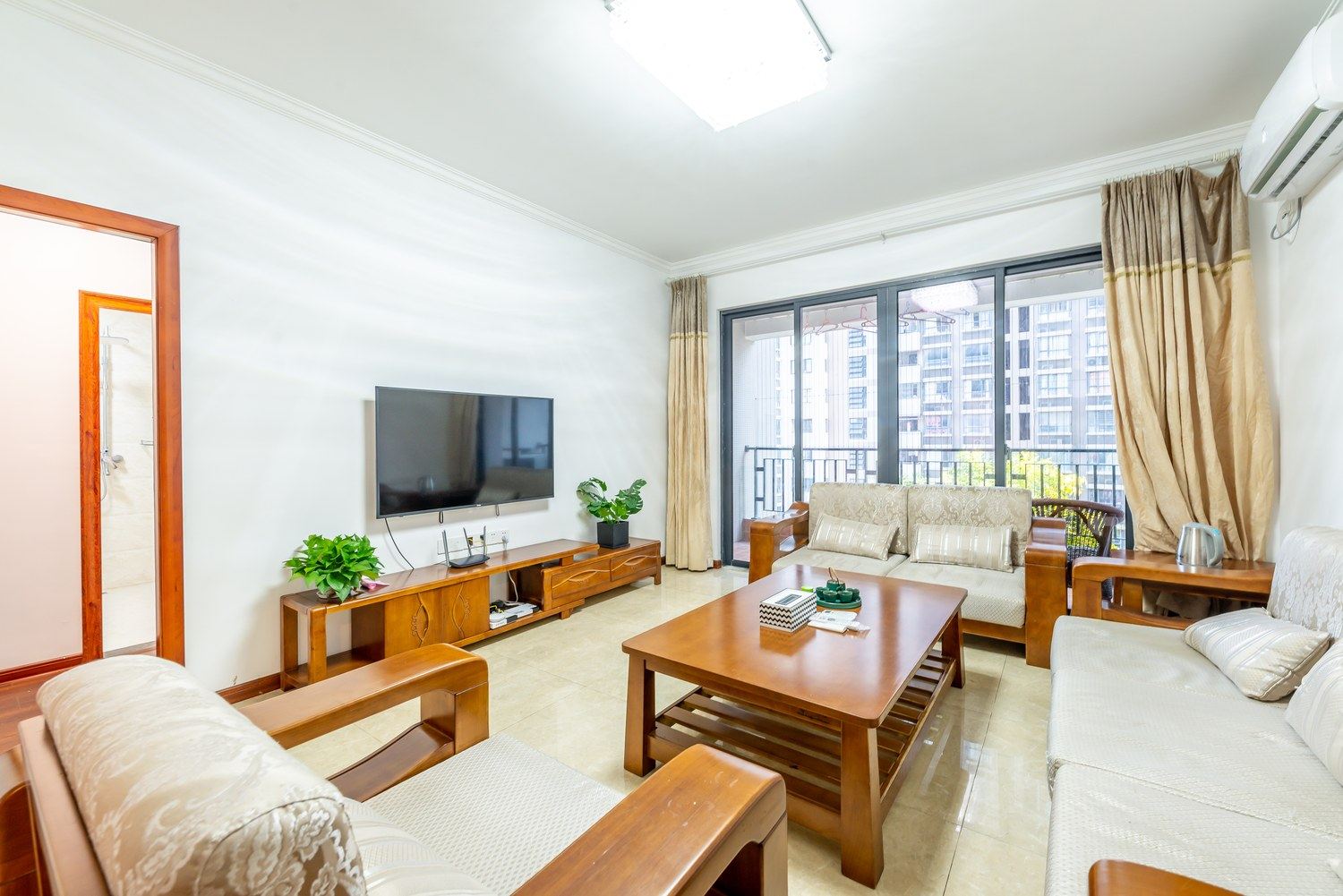 温馨三室二厅套房