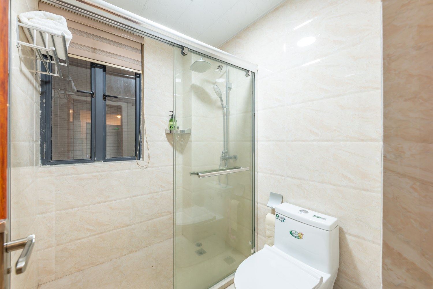 温馨三室二厅套房