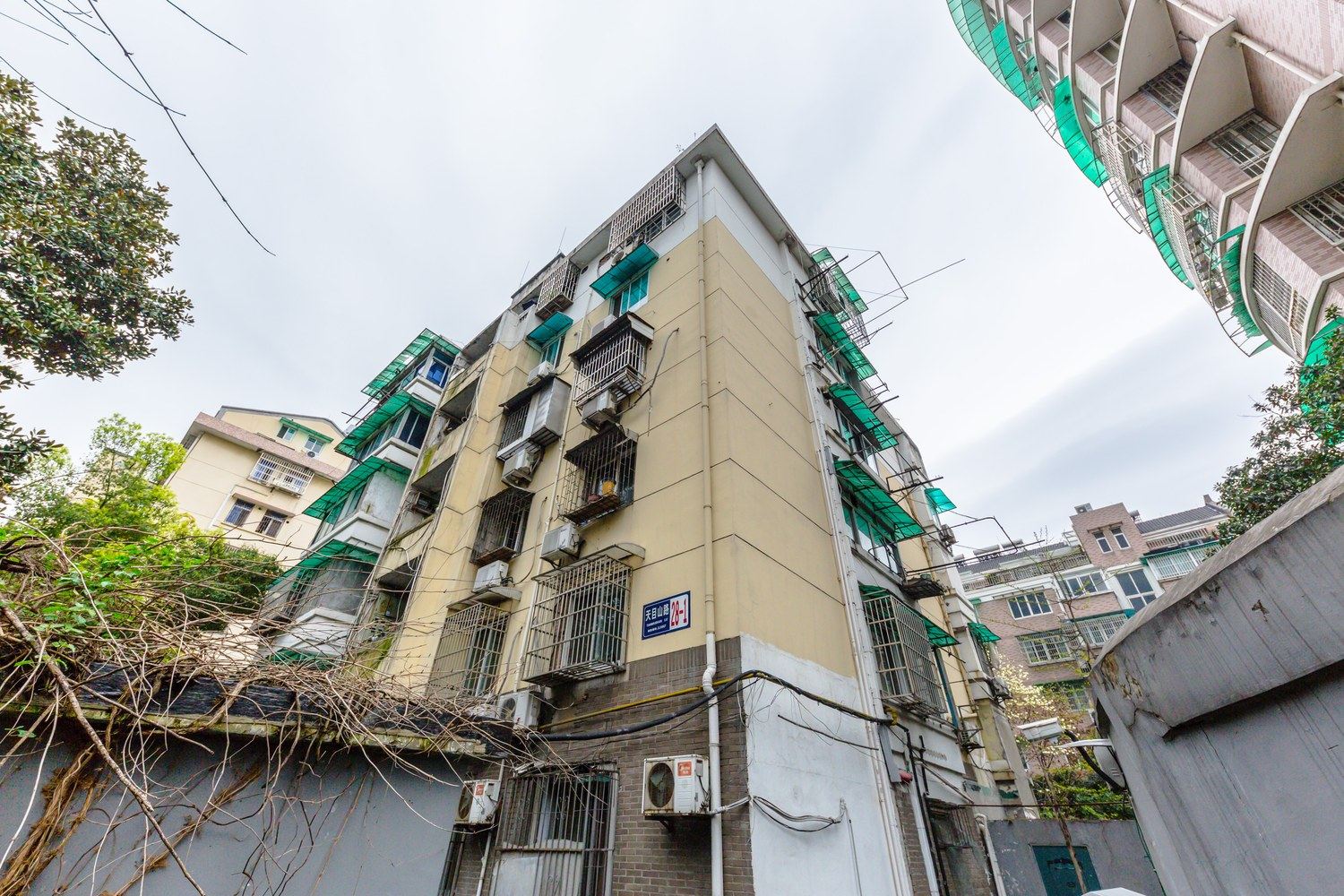 杭州英国森林公寓(天目山路分店)