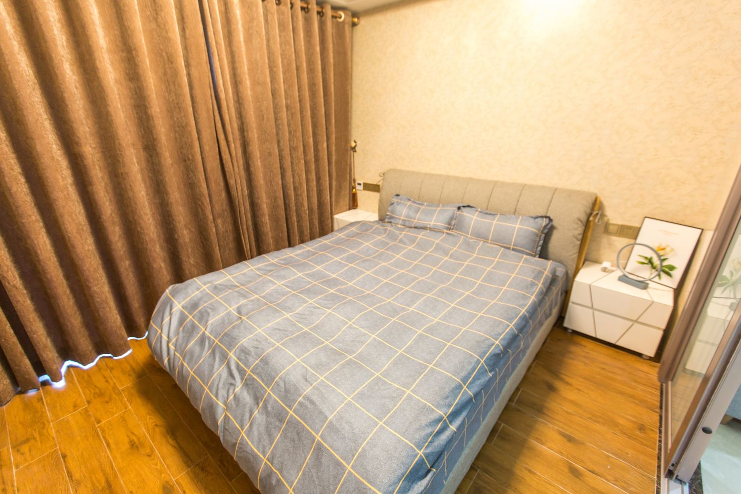 三室二床房