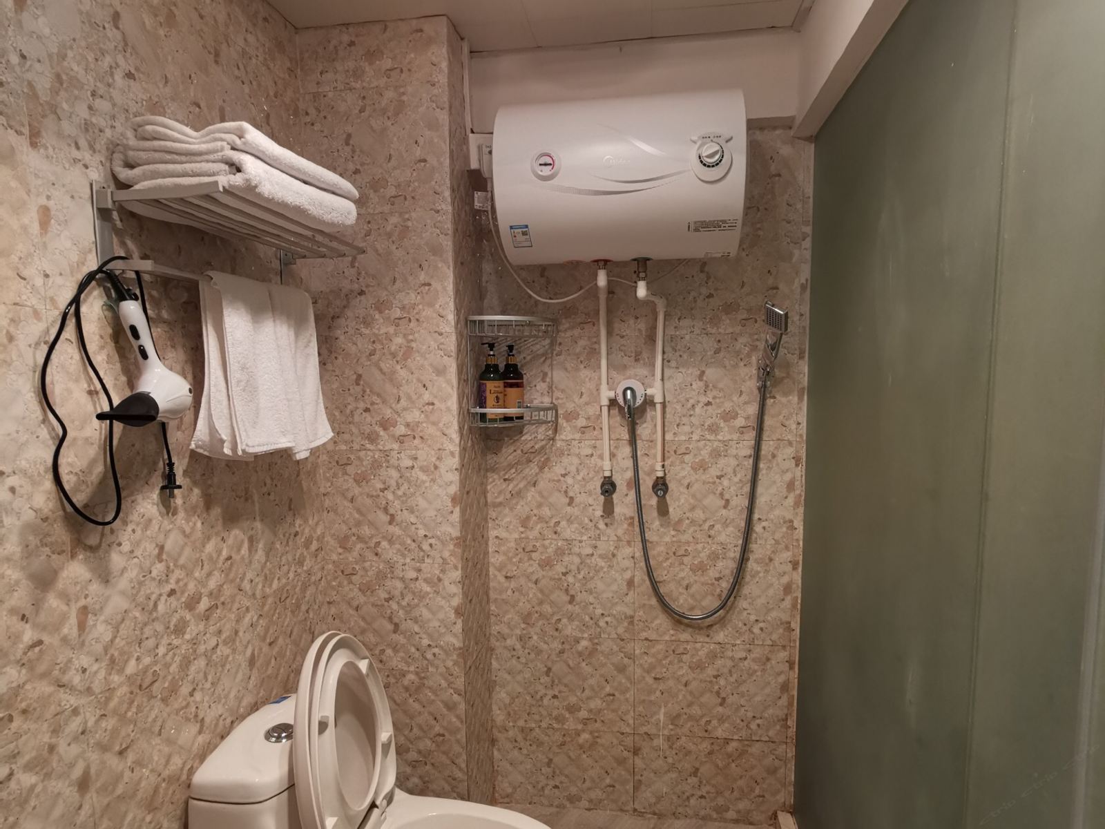 现代简约大床房