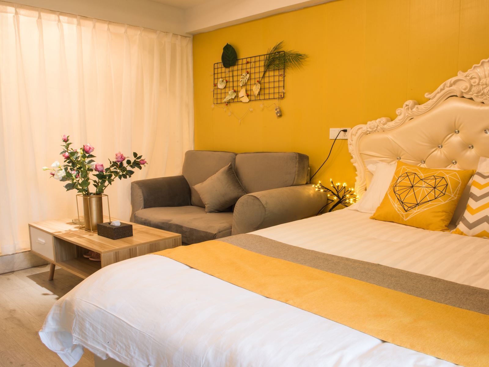 现代简约大床房