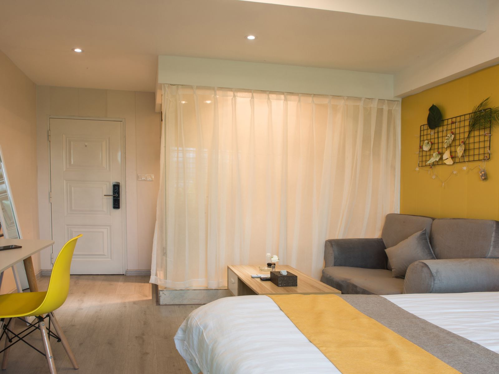 现代简约大床房