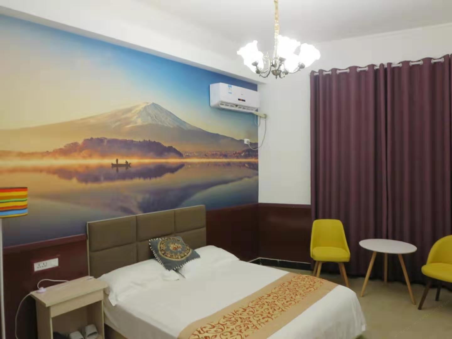 阳光双床房