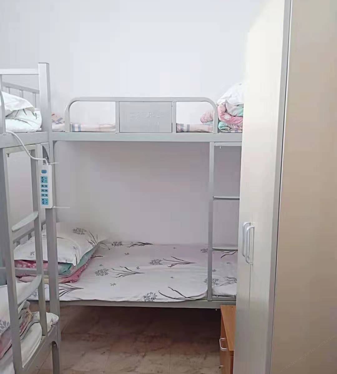 四人间(床位)(公共卫浴)