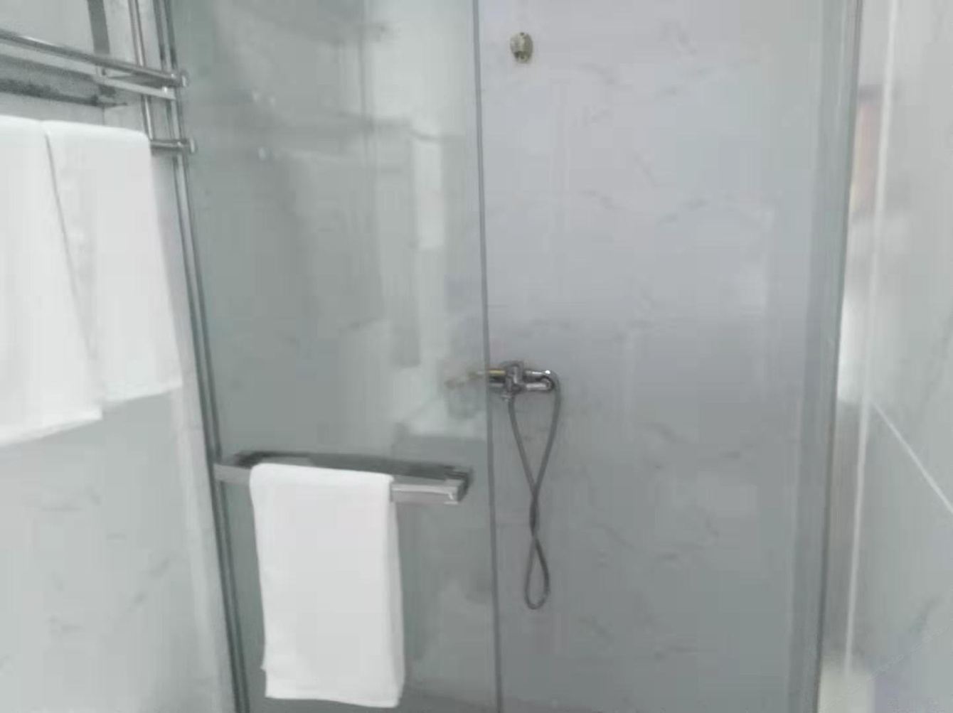 精装一室大床房