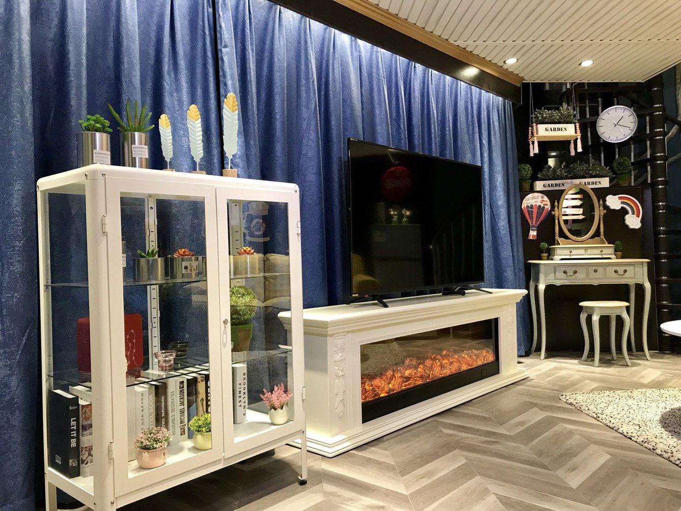 阳光二室一厅套房