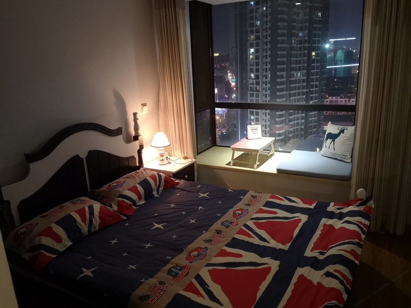 温馨三室一厅套房