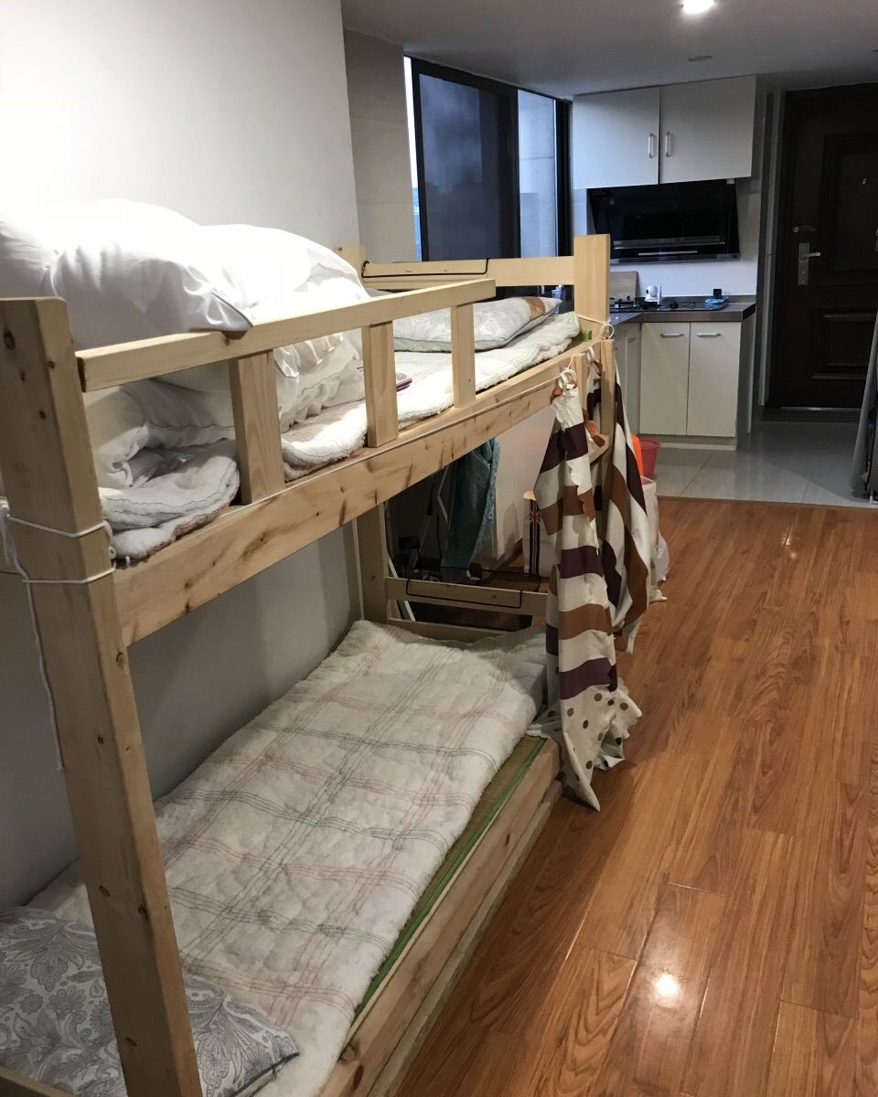 六人间(床位房)(公共卫浴)