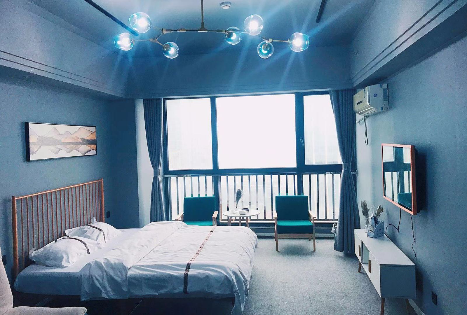 阳光大床房