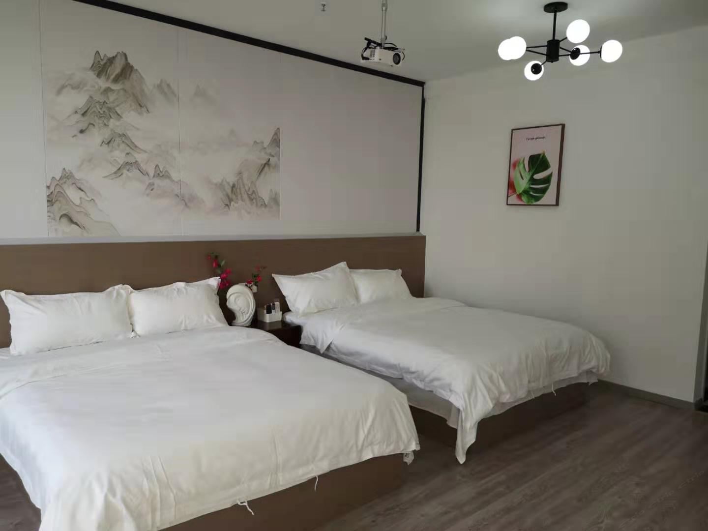 现代简约双床房