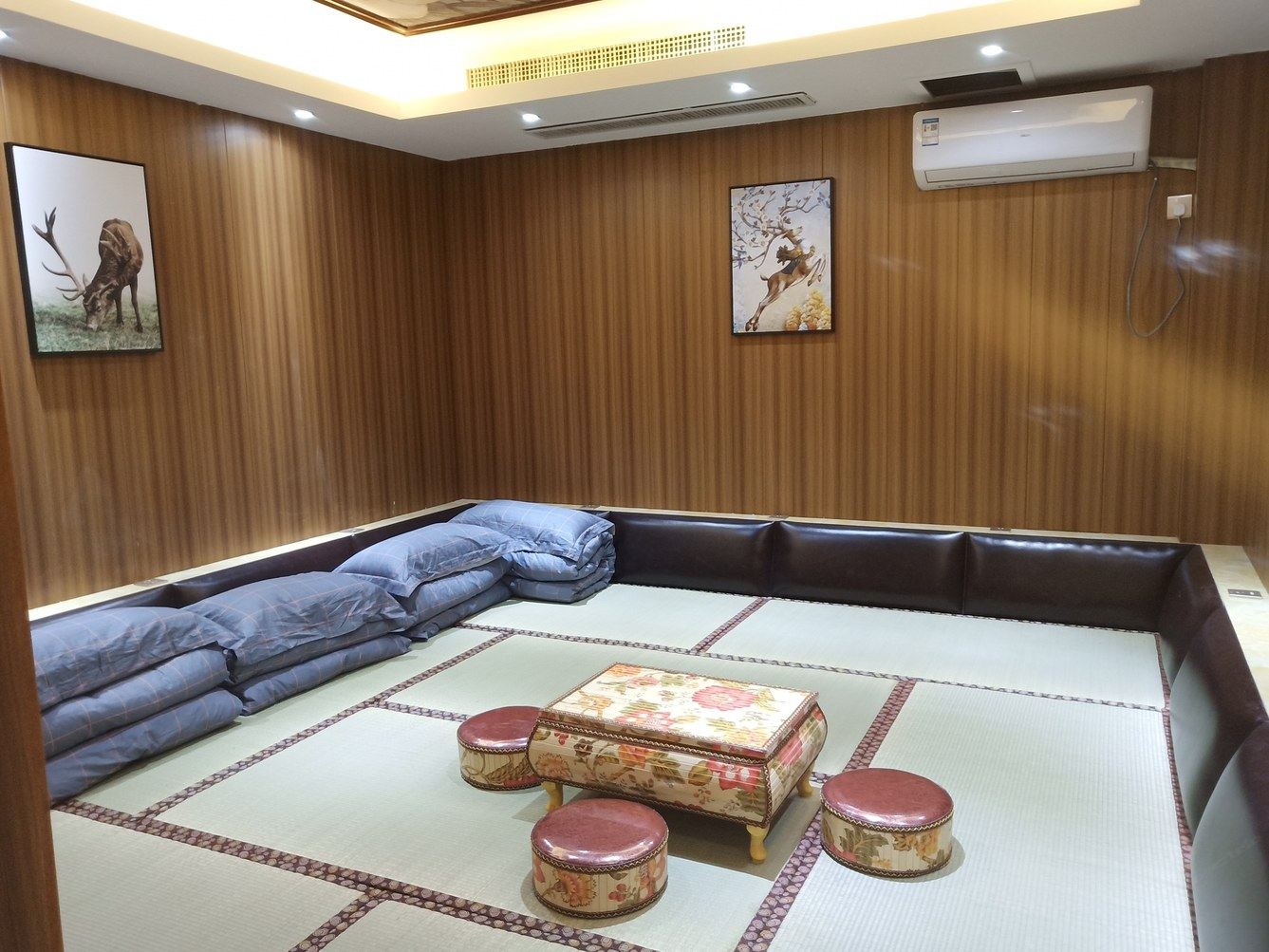 普通家庭聚会二室一厅套房