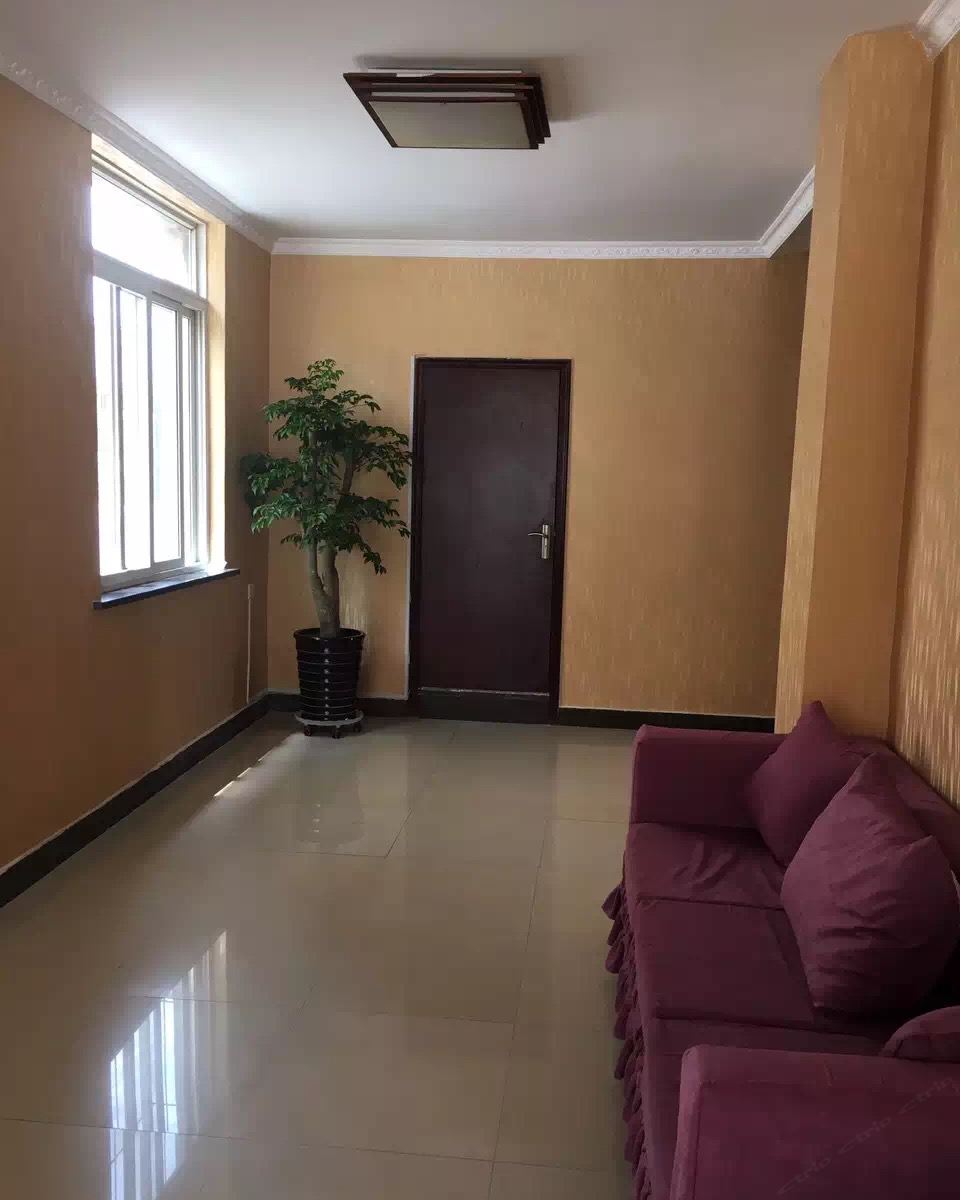 大连市宏润旅店