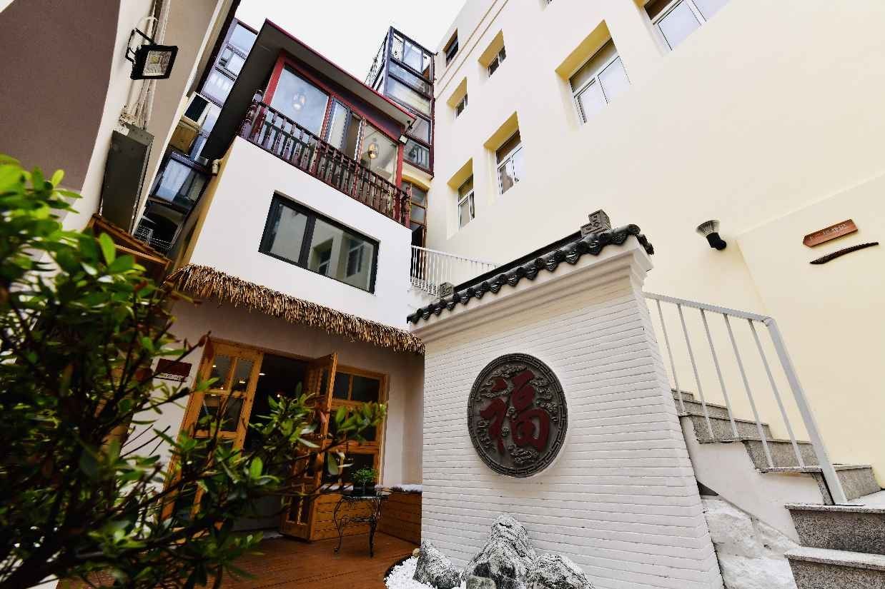 艾格文化客栈(青岛劈柴院店)(原尚俭太空舱酒店)