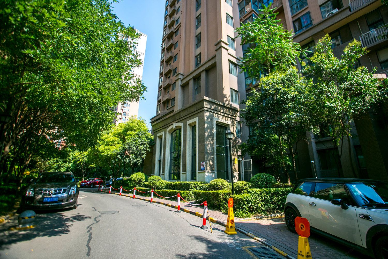 西安大雁塔大唐芙蓉园曲江池遗址高档两室特色民宿(北池头一路分店)