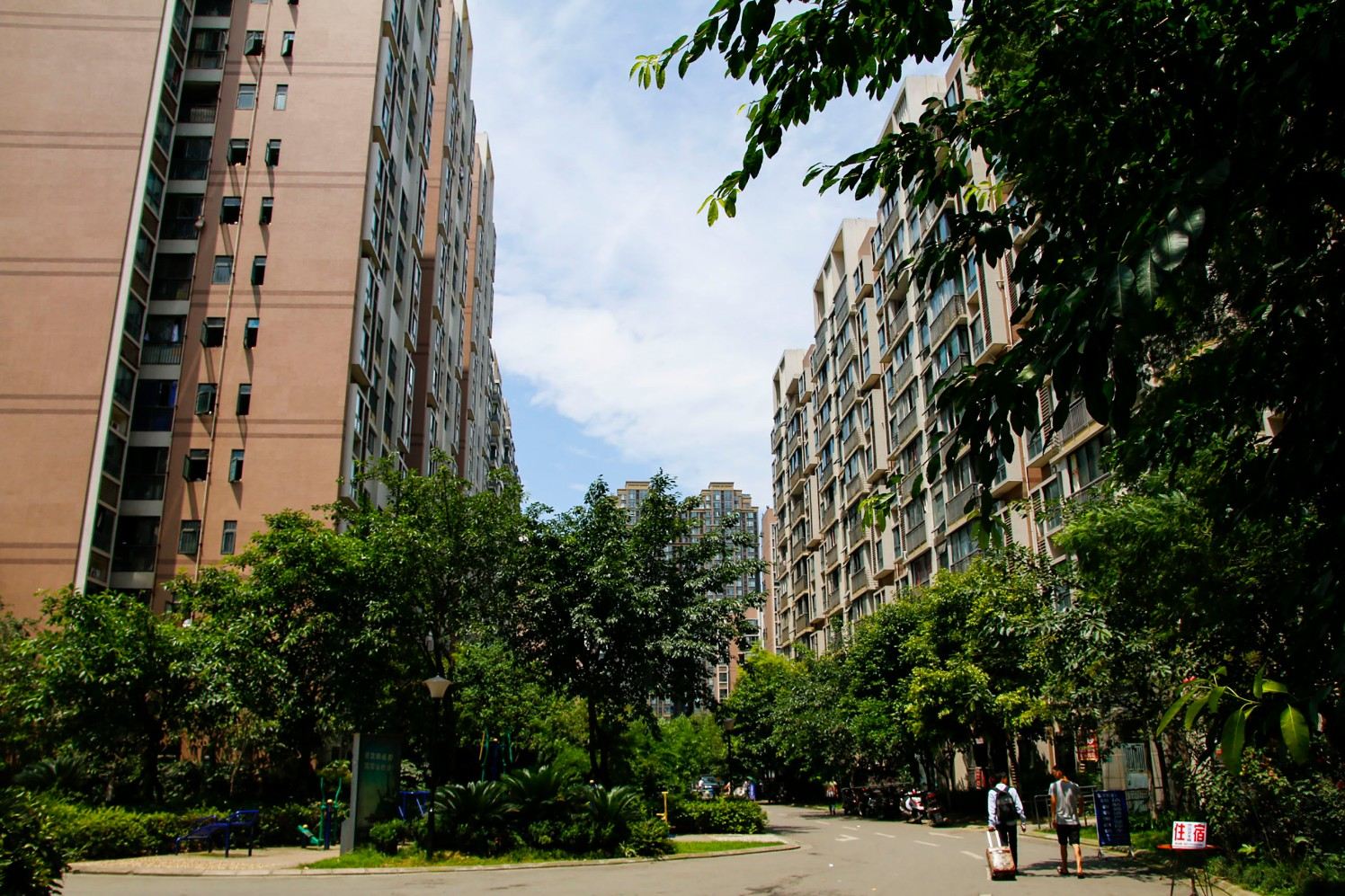 成都东客站杨姐公寓