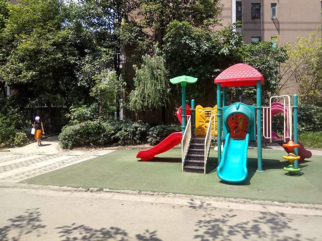 成都东站芳芳民宿