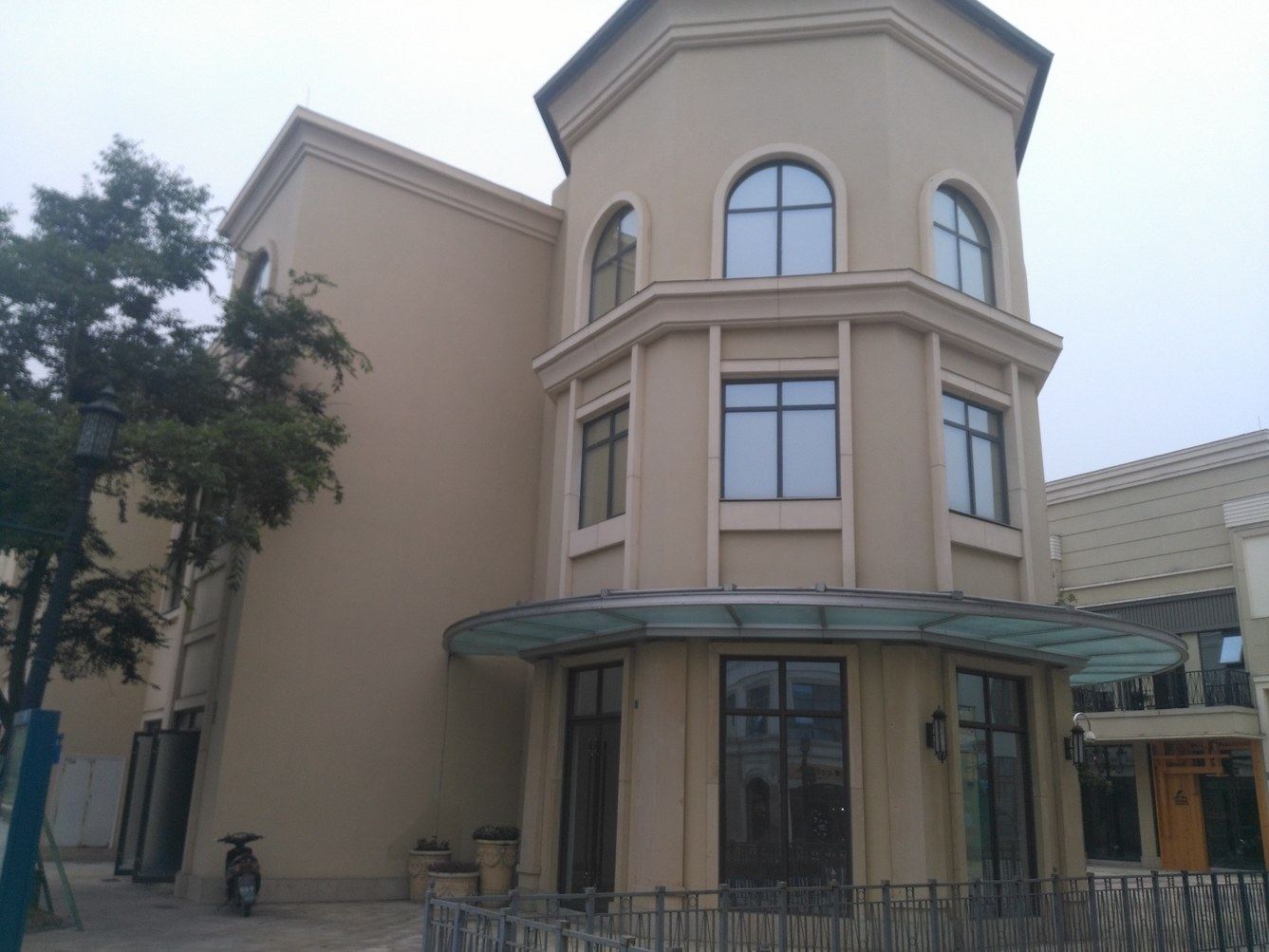 成都威廉别墅店长唐俊(江宁南路店)