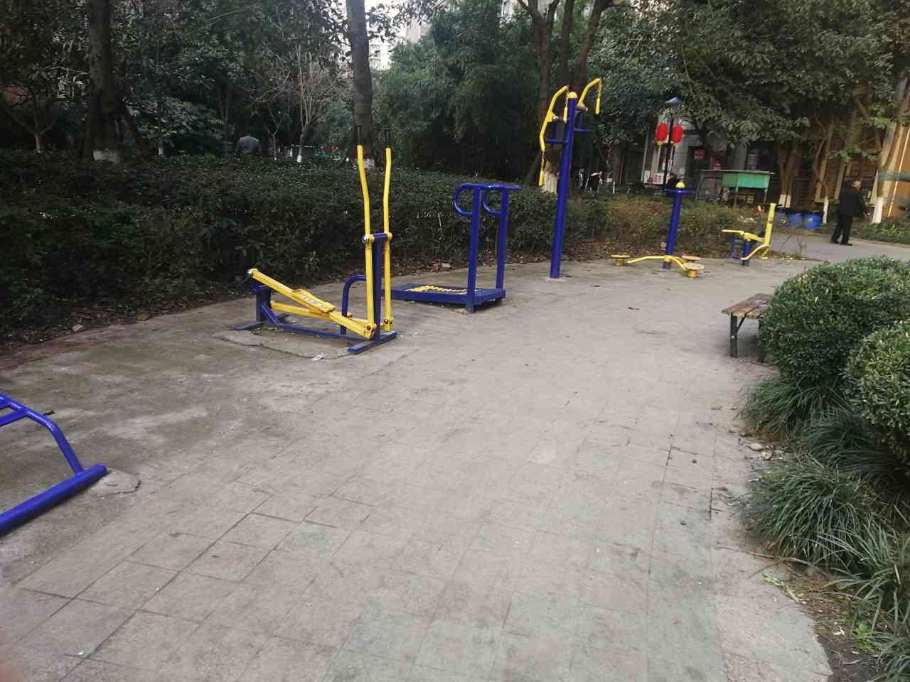 健身娱乐设施