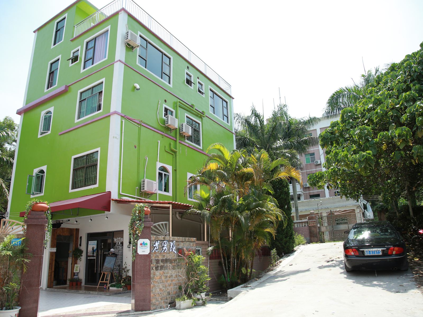深圳西涌老男孩精品客栈3号店