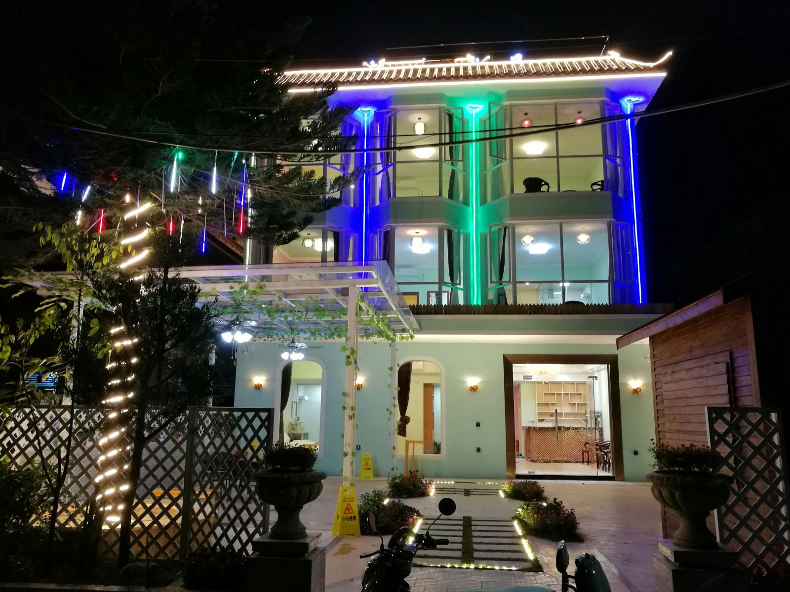 深圳友情岁月客栈官湖店
