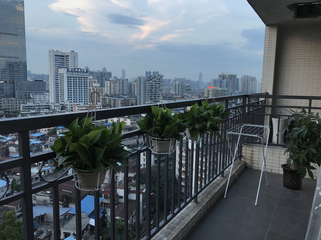 广州仲夏夜之梦暨大华师公寓(分店)