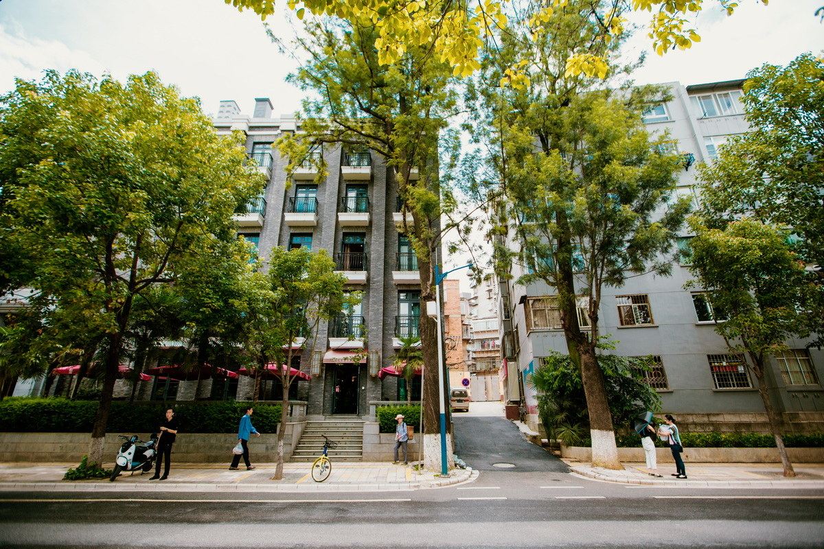 昆明路客精品公寓