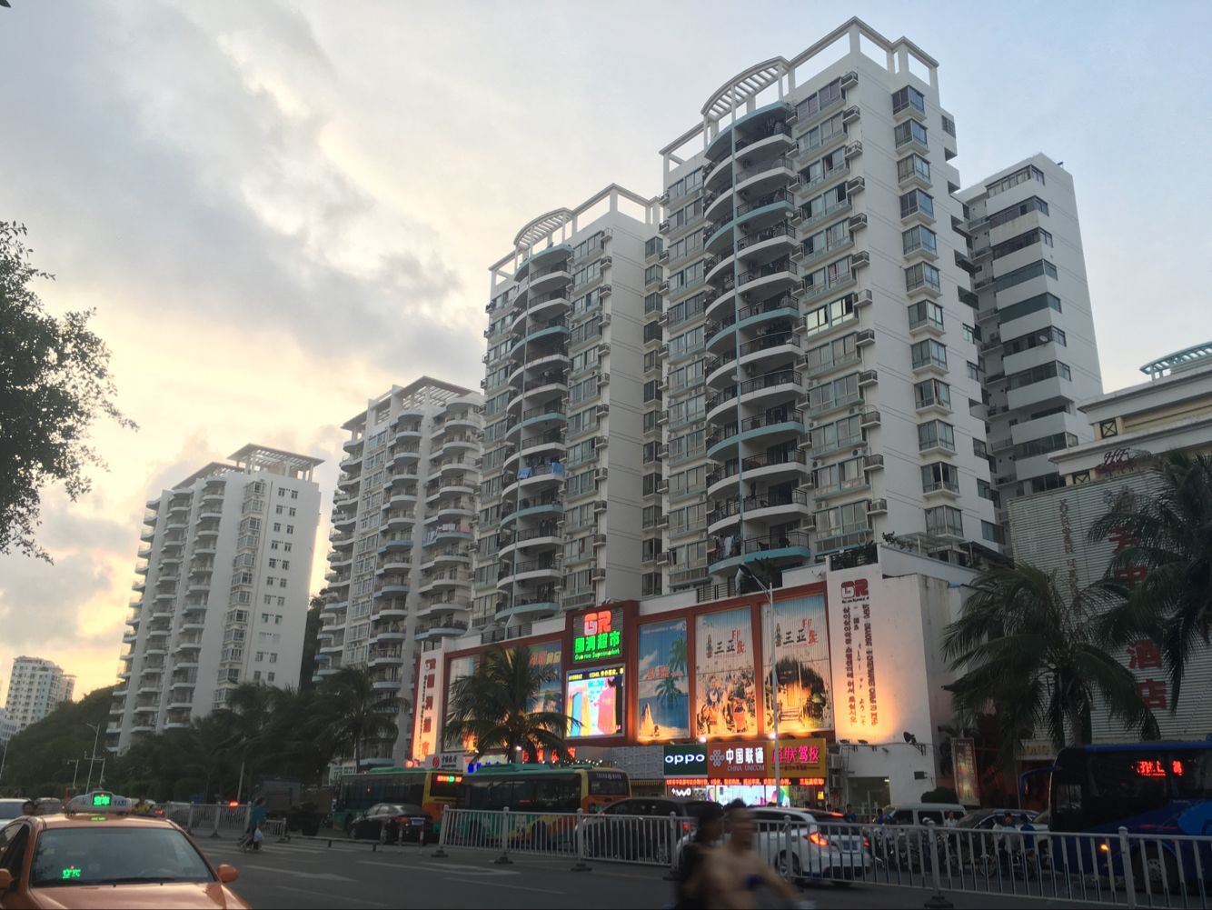 三亚欢乐聚海景客栈
