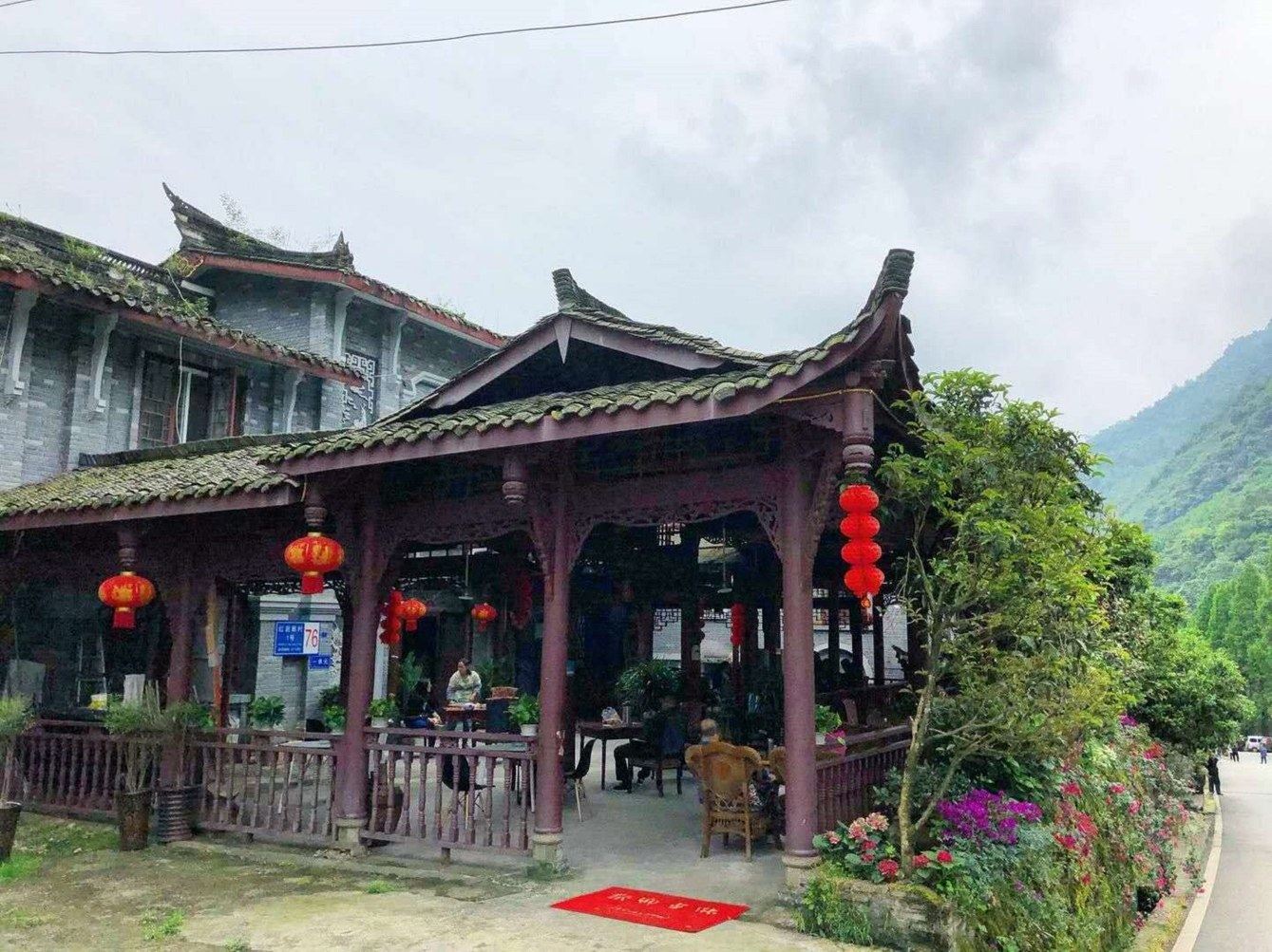 青城山依山伴云山居民宿