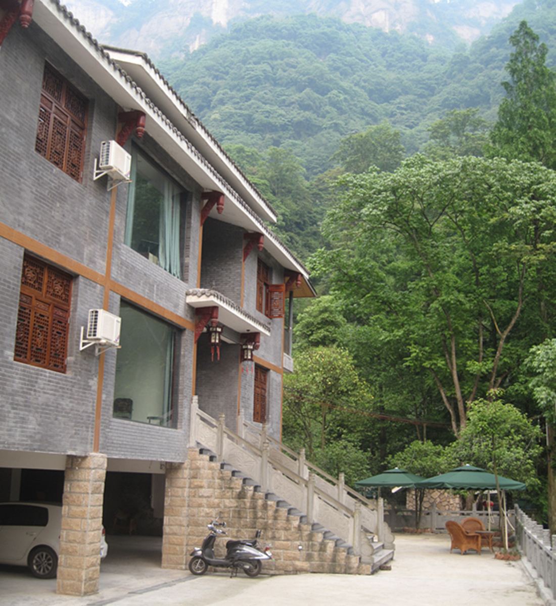 青城山向阳坡居