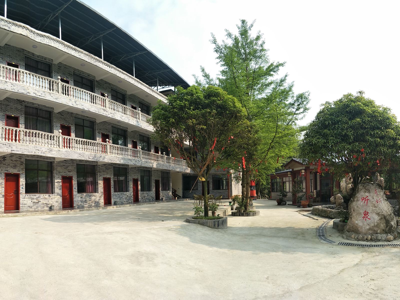都江堰听泉山庄