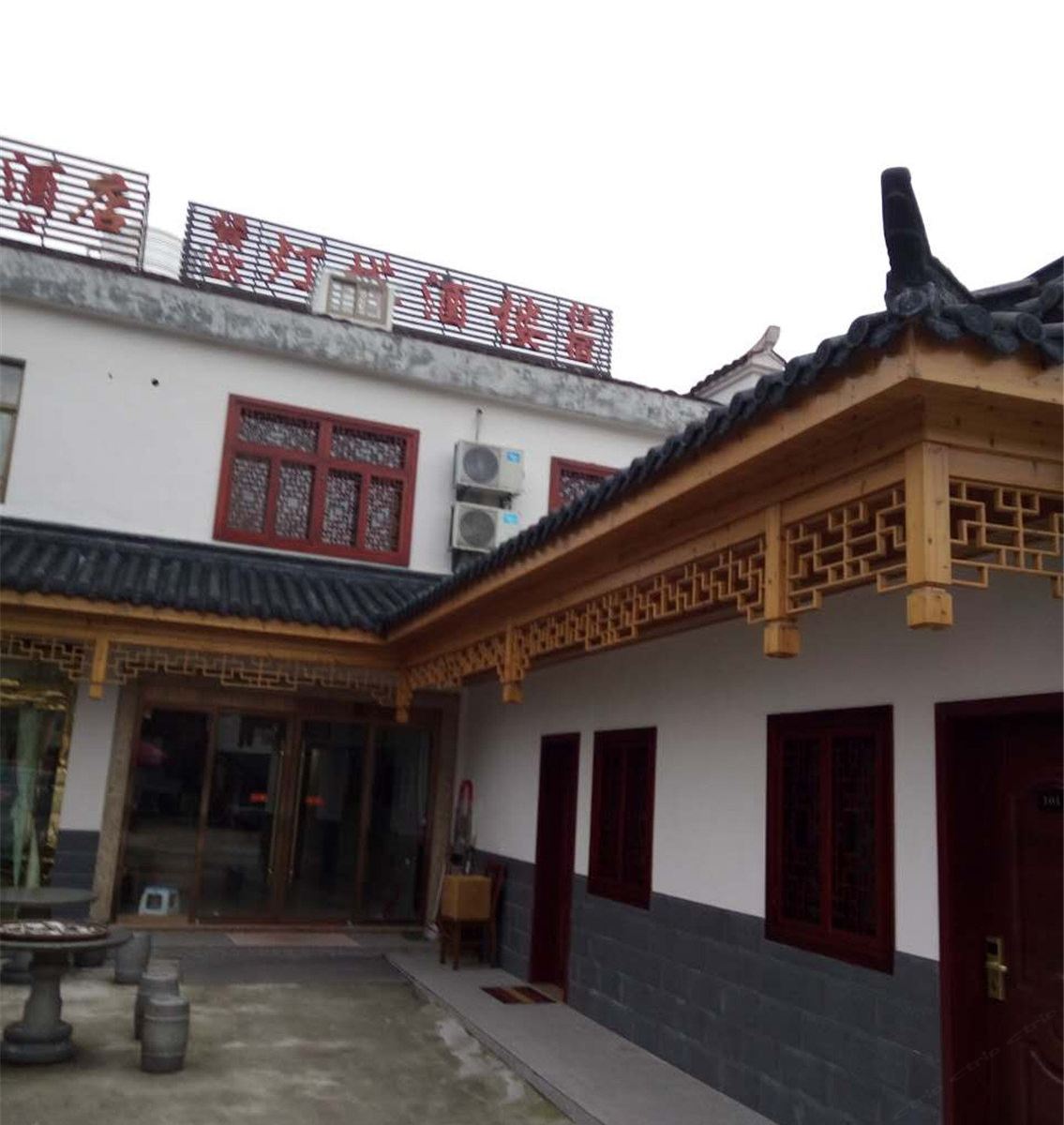 九华山灯塔酒楼