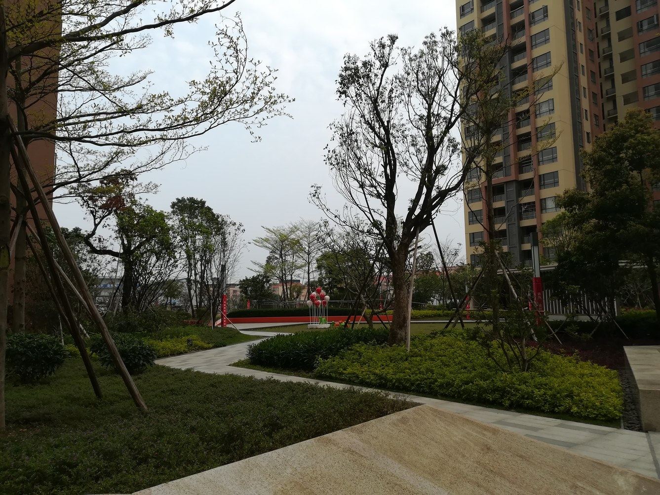 佛山顺德陈村荔园新天地三房两厅二卫小区房公寓(吴家围中区中路分店)