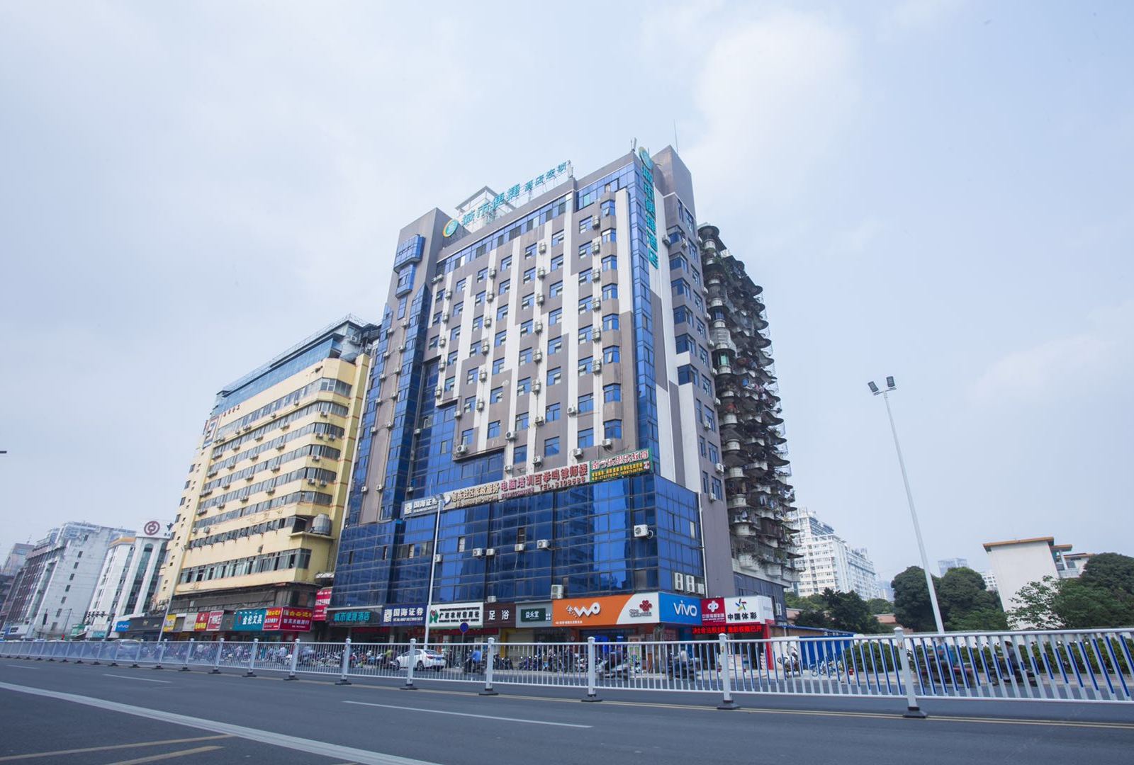 城市便捷酒店(南宁明秀路地铁站一店)