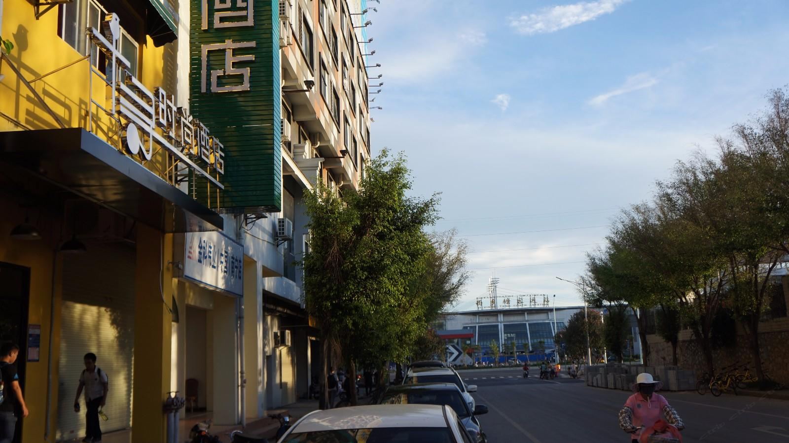 南宁千寻时尚酒店