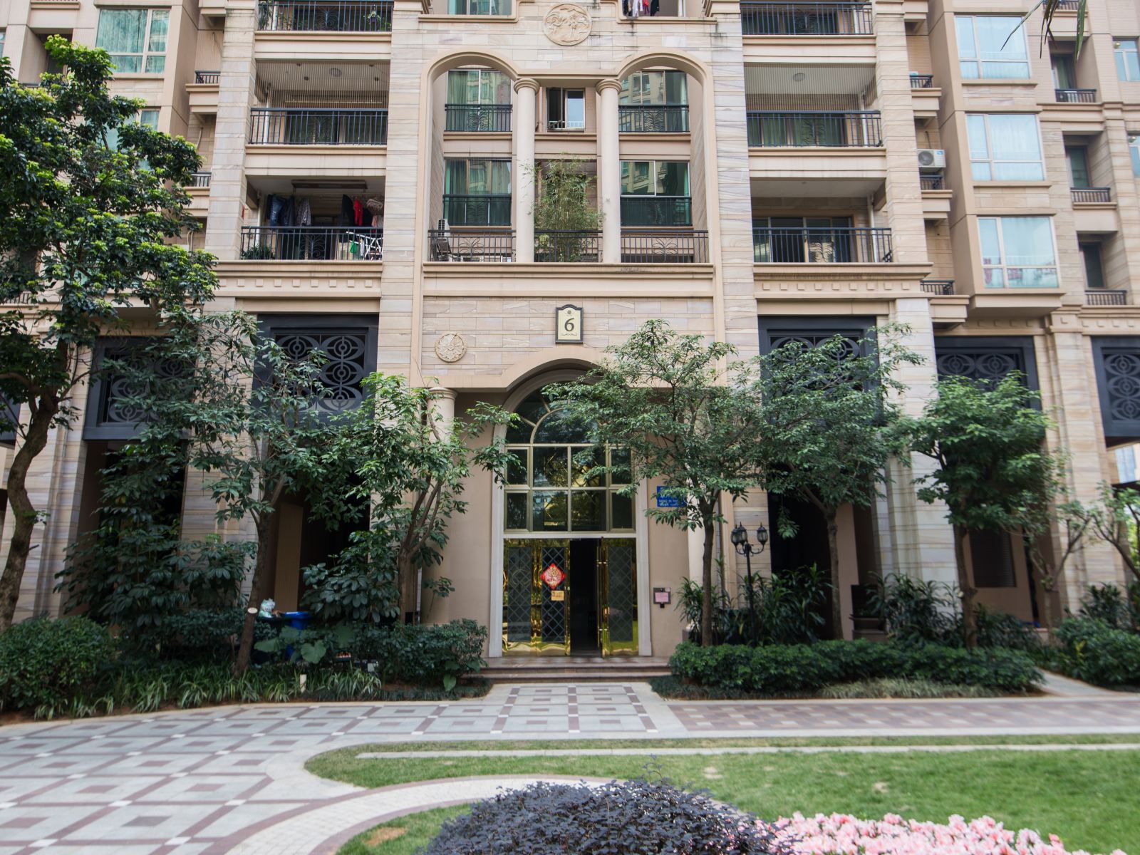 南宁荣登日租酒店公寓