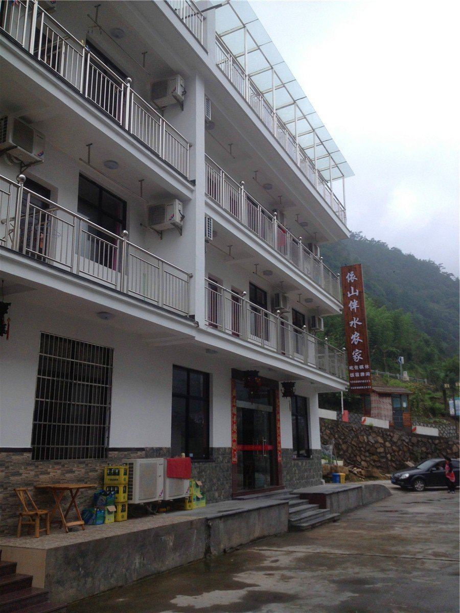 桐庐芦茨依山伴水农家乐