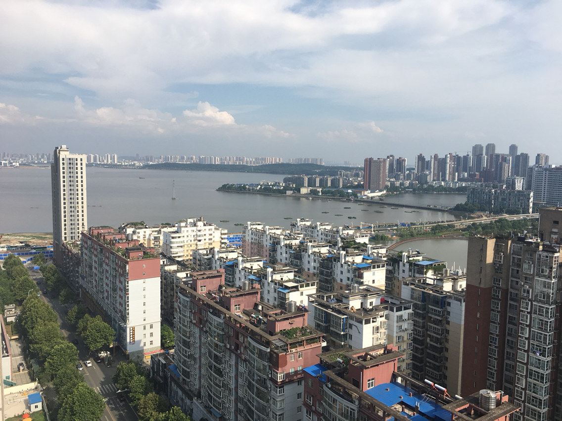 武汉市省出版城电梯小高层民宿(分店)