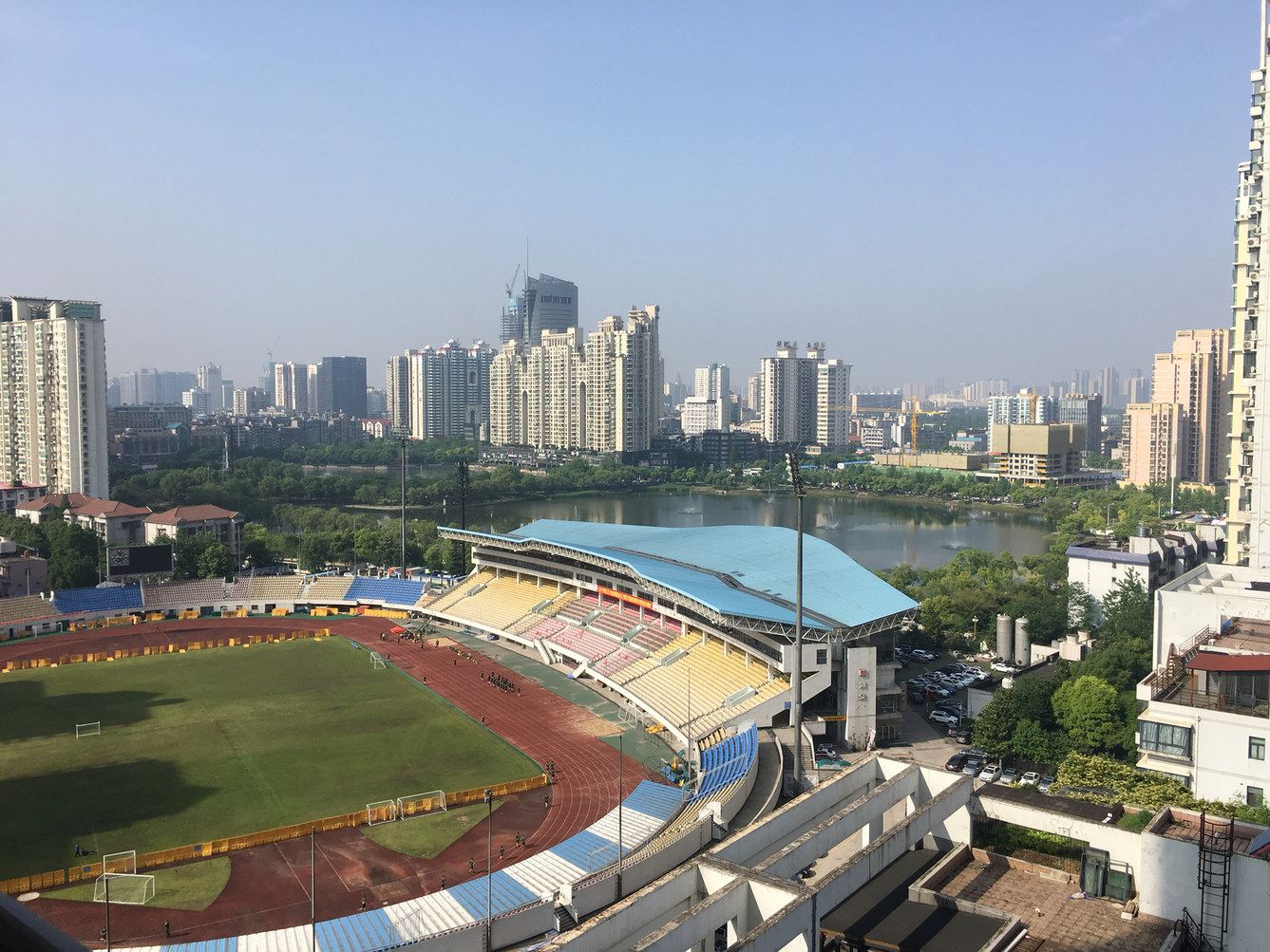 武汉湖边小屋