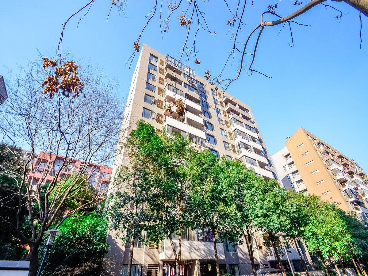 武汉茉茉驿家公寓(高新五路站分店)