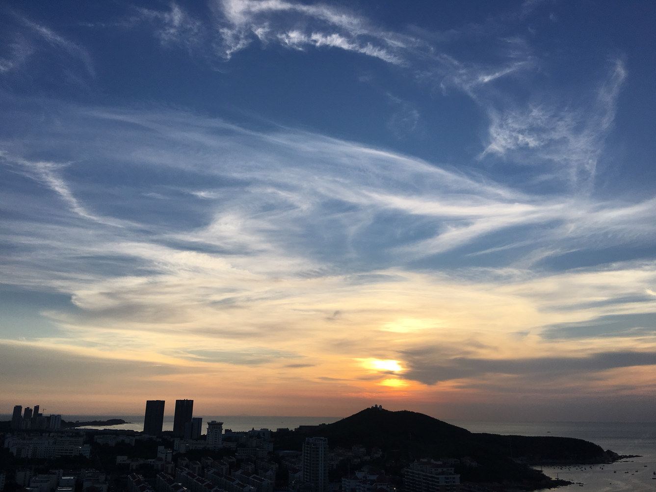 威海金海滩海水浴场高层观海公寓