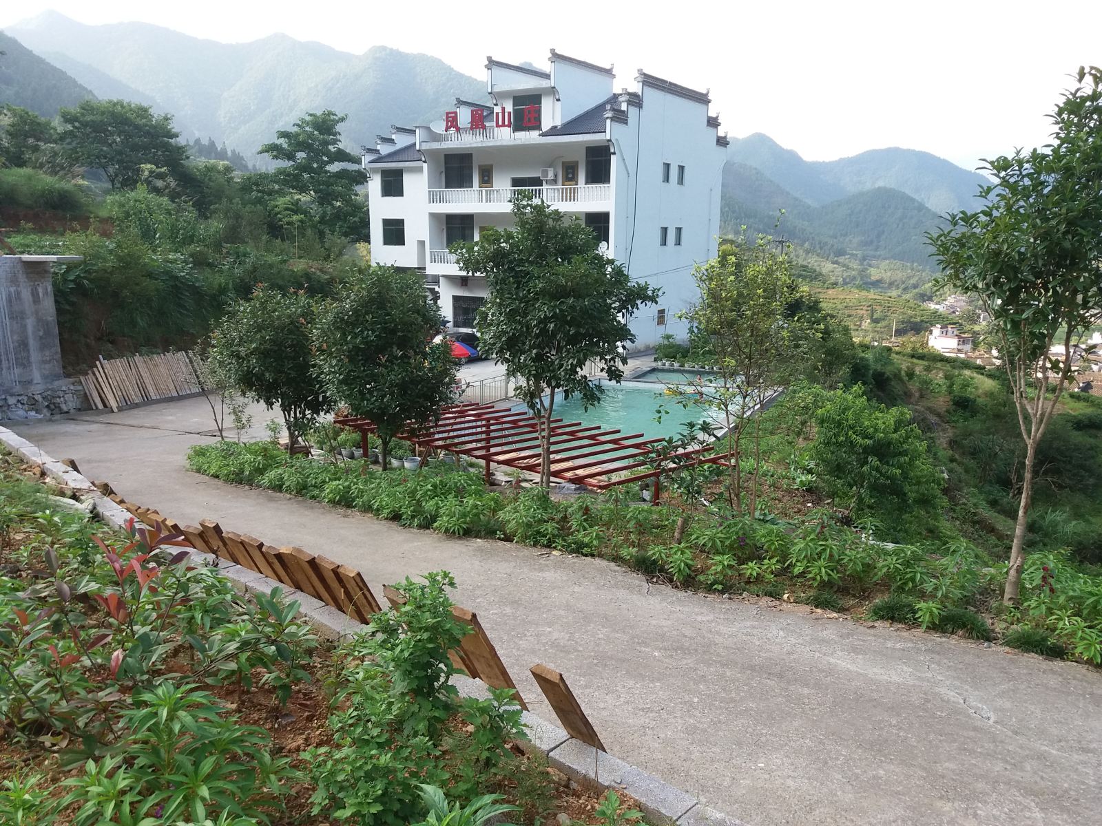 婺源凤凰山庄