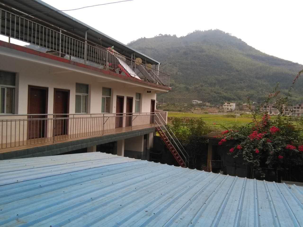 龙岩大深华茂旅社